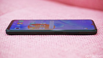 Sensor sidik jari ditempatkan pada tombol power. Foto: Adi Fida Rahman/detikINET