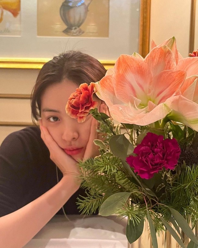 Dalam kesehariannya, Ryujin ITZY jarang memakai makeup saat bepergian. Foto: Instagram