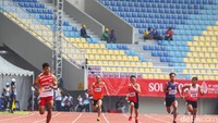Atlet para-atletik Indonesia Saptoyogo Purnomo menjadi yang tercepat saat final lari nomor 200 meter putra T37, ASEAN Para Games 2022, di Stadion Manahan, Solo, Jawa Tengah, Selasa (2/8/2022). (Foto: Pius Erlangga/detikJateng)