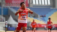 Saptoyogo Purnomo menyabet medali emas keduanya di ASEAN Para Games 2022. Selain dapat medali emas kedua, Sapto Yogo Purnomo juga mampu pecahkan rekor pribadinya di nomor 200 meter T37. (Foto: Pius Erlangga/detikJateng)