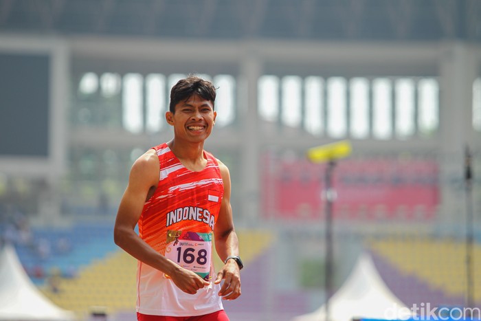 Atlet para-atletik Indonesia Saptoyogo Purnomo menjadi yang tercepat saat final lari nomor 200 meter putra T37, ASEAN PARA GAMES 2022, di Stadion Manahan, Solo, Jawa Tengah, Selasa (2/8/2022).