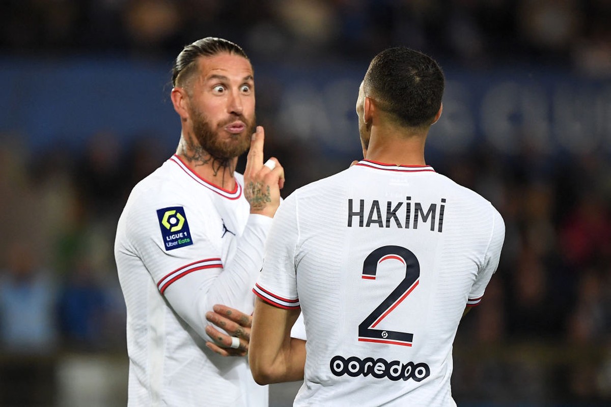 Sergio Ramos ke Hakimi: Dulu Katain Tikus, Kini Joget Bareng (Foto: AFP via Getty Images/PATRICK HERTZOG)