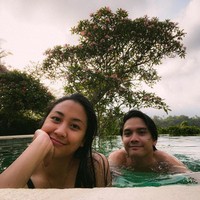 Tak hanya menghapus foto-foto sang suami dari akun Instagramnya, Sherina juga tampak melakukan unfollow semua teman-temannya di Instagram, termasuk sang suami. Jika dilihat, kini following di akun Instagram Sherina berjumlah nol. Foto: Instagram @baskaramahendra