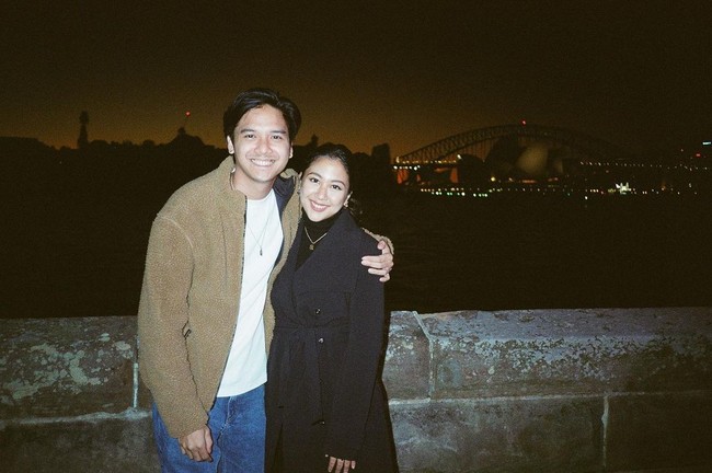 Foto-foto kemesraan Sherina dan Baskara yang kini sudah lenyap dari Instagramnya pun membuat beberapa netizen jadi berspekulasi. Tak sedikit yang menduga jika rumah tangga keduanya mungkin sedang tidak baik-baik saja. Foto: Instagram @baskaramahendra