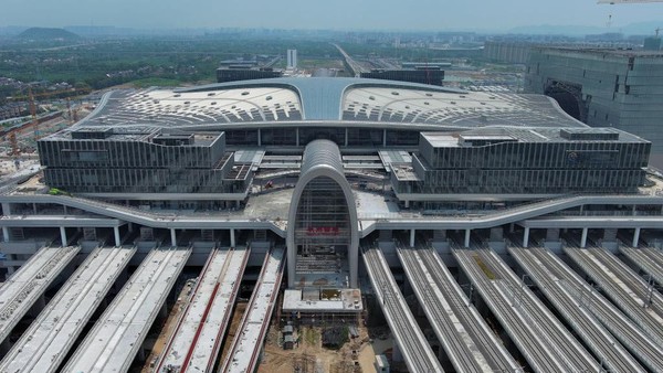 Megahnya Stasiun Hangzhou China, Atapnya Pakai Solar Panel