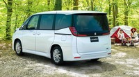 Buritan belakang dari MPV pintu geser Suzuki Landy. Foto: Suzuki