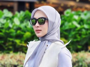 Gaya Elegan Syahrini saat Pose Duduk Manis Disorot, Pakai Selimut Rp 25 Juta