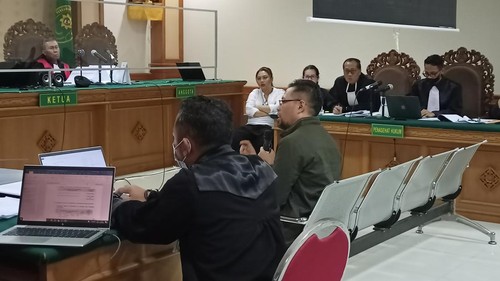 Terdakwa DID Tabanan 2018, Dewa Wiratmaja, saat menjadi saksi untuk terdakwa perkara yang sama, mantan Bupati Tabanan Ni Putu Eka Wiryastuti, Selasa (2/8/2022).