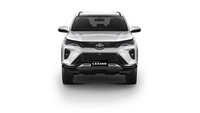 Dari depan, Toyota Fortuner Leader memiliki grille yang sama dengan model Legender. SUV ini menggunakan velg berukuran 18 inchi dengan desain yang sama seperti Legender. Foto: Dok. Toyota Thailand