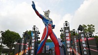 Sosok ultraman yang berdiri kokoh setinggi 12 meter ini dimaksudkan untuk menggaet pengunjung yang lebih banyak dari berbagai lapisan usia. Patung ini juga memecahkan Guinness Rekor Dunia.