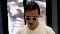 Keahliannya memotong daging rupanya jadi pertunjukkan tersendiri yang disukai foodies. Dengan pisaunya yang tajam, Salt Bae bakal memotong-motong daging sesuai kebutuhannya.