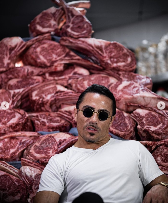 10 Aksi Salt Bae Saat Potong Daging, Bikin Foodies Terkesima! 10 Aksi Salt Bae Saat Potong Daging, Bikin Foodies Terkesima!