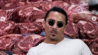 Begini potret Salt Bae dengan tumpukan daging yang membuatnya sukses. Tentu saja semua ini diraih dengan kerja keras Salt Bae selama belasan tahun.
