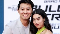 Simu Liu dan Jade Bender, serasi! (Foto: AFP via Getty Images/MICHAEL TRAN)