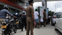 Setiap SPBU dijaga ketat oleh polisi supaya mengantisipasi adanya kerusuhan. Foto: Anadolu Agency via Getty Images/Anadolu Agency