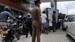 Sri Lanka Mulai Batasi Pembelian BBM, Warga Antre Dorong Motor dan Bajaj