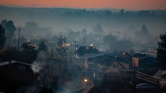 1242276895 Panoramic photograph of the city of Osorno on a very polluted day.
95% of homes in south-central Chile use firewood for heating, cooking, heating water and drying clothes. But its combustion is the main source of atmospheric pollution and has led to the continuous decreeing of environmental emergency plans. Osorno is one of the fifty most polluted cities in South America in Osorno, Chile.
(Photo by Fernando Lavoz/NurPhoto via Getty Images)