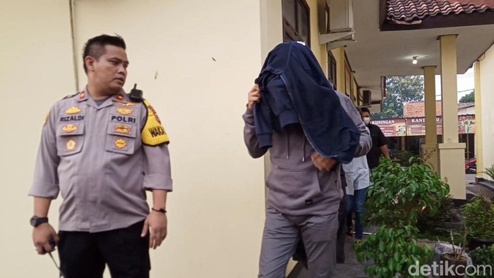 Anggota DPRD Purwakarta yang ditangkap gegara nyabu dibawa ke BNN Karawang.