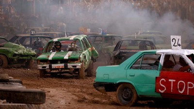 Begini Lomba Menghancurkan Mobil di Malta, Ganas tapi Tujuannya Mulia