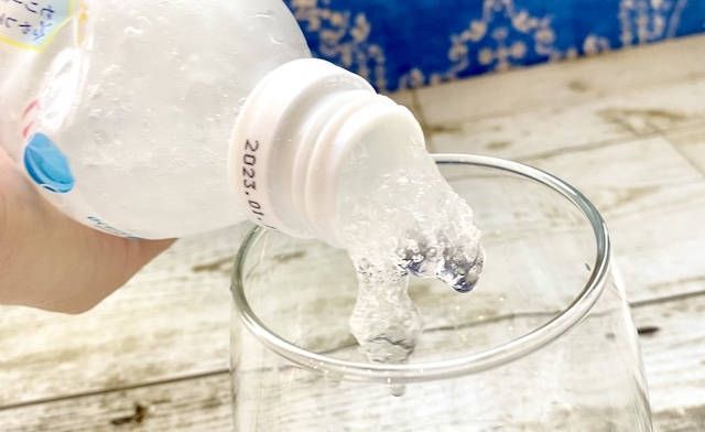 Bosan Minum Air? Coba Makan Jelly Air Putih yang Kenyal Ini