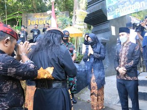 Bupati Mojokerto Hadiri Prosesi Ruwat Agung Petirtaan Jolotundo