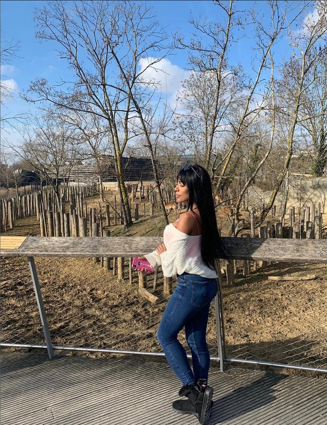 “Untuk membakar kalori, saya memulai diet seks. Lima jam sesi bercinta sehari, sedikitnya empat hari seminggu. Saya ingin menurunkan berat badan 6 kg lagi,” tuturnya seperti dilansir Daily Star. Foto: Instagram/@carollekker_