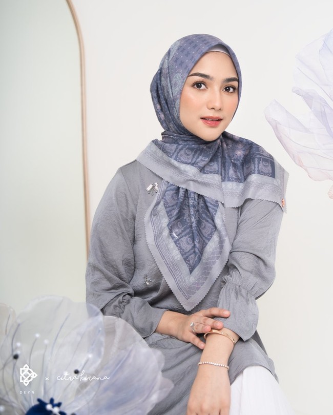 Artis cantik Citra Kirana memiliki usaha kontrakan yang terletak di Bandung, Jawa Barat. Usaha kontrakan yang dimiliki oleh Citra Kirana sendiri merupakan turun-temurun warisan dari keluarganya. Rencananya istri Rezky Aditya itu juga ingin memperluas usaha kontrakannya ke daerah Jakarta. Foto: Instagram @citraciki