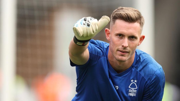 LEEDS, ENGLAND - APRIL 25: Dean Henderson of Manchester United warms up prior to the Premier League match between Leeds United and Manchester United at Elland Road on April 25, 2021 in Leeds, England. Sporting stadiums around the UK remain under strict restrictions due to the Coronavirus Pandemic as Government social distancing laws prohibit fans inside venues resulting in games being played behind closed doors. (Photo by Peter Powell - Pool/Getty Images)