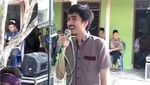 Potret Sederhananya Duta Sheila On 7 yang Dikira Tukang Parkir