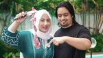 Gaya Keren Tasyi Athasyia Saat Makan Bareng Suami dan Keluarga