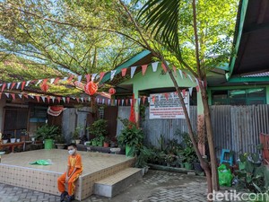 Miris Siswa SD Makassar Belajar di Kantin gegara Sekolah Disegel Sejak 2020