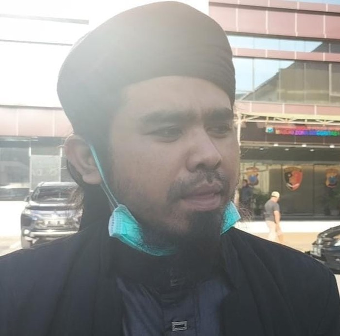 Gus Samsudin di polda jatim laporkan pesulap merah