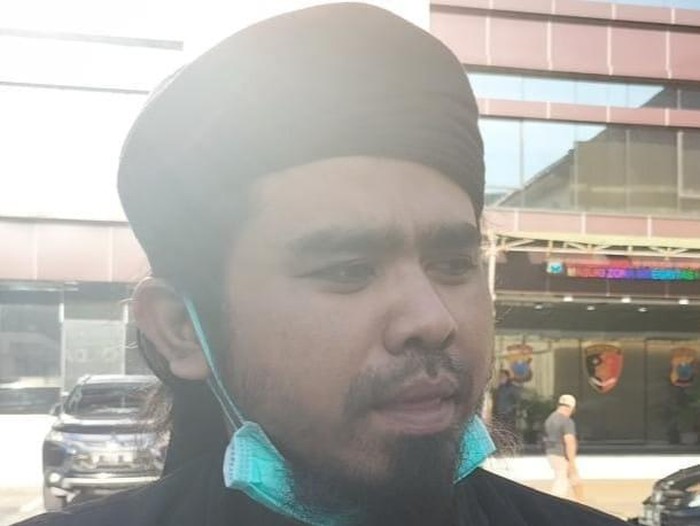 Gus Samsudin di polda jatim laporkan pesulap merah