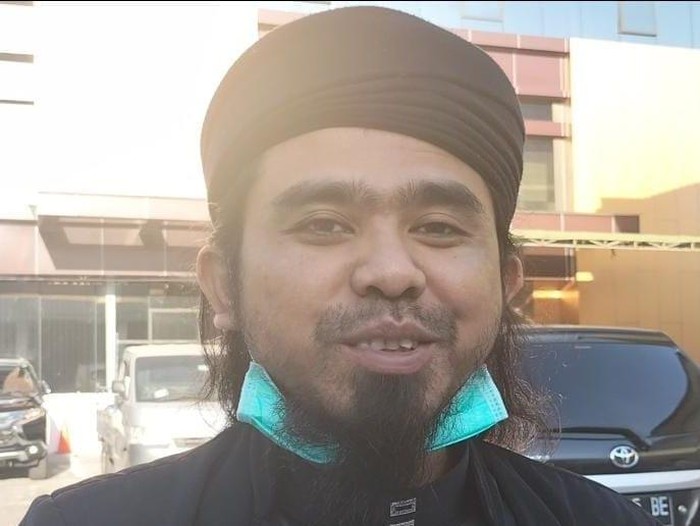 Gus Samsudin di polda jatim laporkan pesulap merah