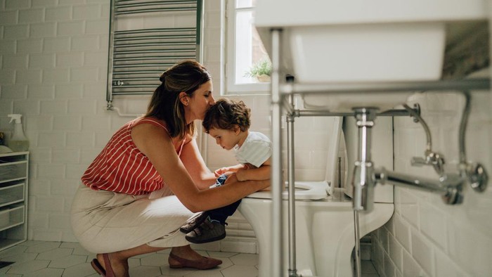 10 Makanan Pelancar BAB Anak 1 Tahun untuk Cegah Sembelit