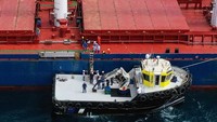 Perwakilan Rusia, Ukraina, Turkiye dan Perserikatan Bangsa-Bangsa (PBB) melakukan inspeksi kapal tersebut saat berada di Istanbul, Turkiye pada 03 Agustus 2022. Ali Atmaca/Anadolu Agency via Getty Images.
