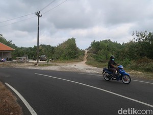 Sudah 5 Tahun Dibangun, Jalan Baru ke Pantai Ngobaran Apa Kabar?
