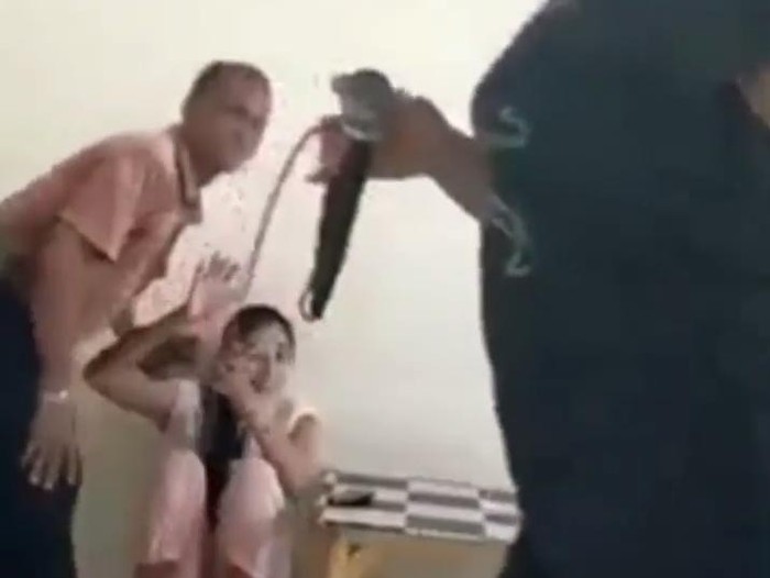 Kades di Lamongan viral cium pemandu lagu