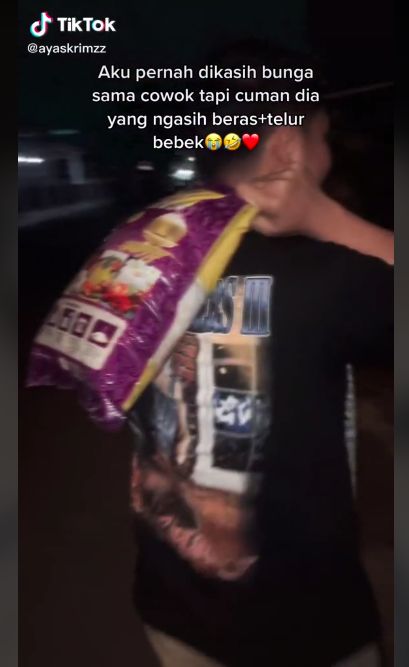 Kasih sembako untuk pacar saat kencan