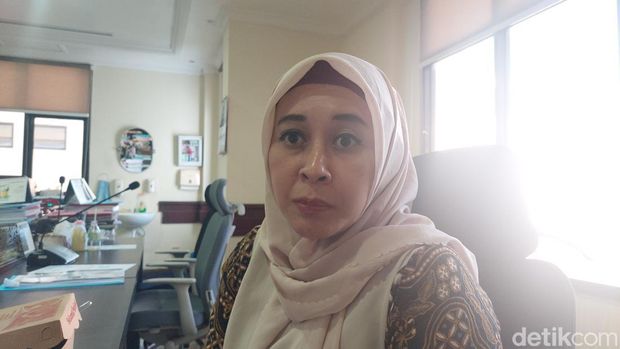 Kepala DKKORP Surabaya Wiwiek Widayanti dan Wakil Ketua Komisi D DPRD Kota Surabaya Ajeng Wira Wati