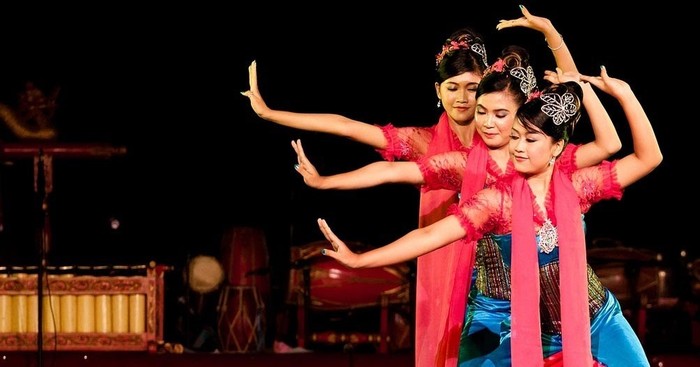 Kesenian Jawa Barat Tari Jaipong yang mendunia