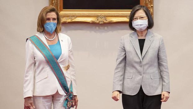 In this photo released by the Taiwan Presidential Office, U.S. House Speaker Nancy Pelosi, left, and Taiwanese President President Tsai Ing-wen stand during a meeting in Taipei, Taiwan, Wednesday, Aug. 3, 2022. U.S. House Speaker Nancy Pelosi, meeting top officials in Taiwan despite warnings from China, said Wednesday that she and other congressional leaders in a visiting delegation are showing they will not abandon their commitment to the self-governing island. (Taiwan Presidential Office via AP)