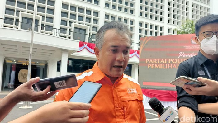 Ketua Timsus Pemenangan Partai Buruh, Said Salahudin, di KPU. (Karin Nur Secha/detikcom).