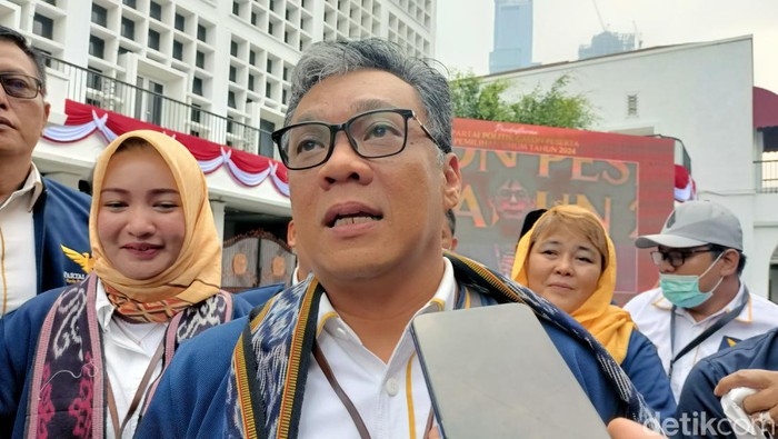 Ketua Umum Partai Garuda Ahmad Ridha Sabana di kantor KPU RI, Jakarta Pusat, Rabu (3/8/2022). (Foto: Karin/detikcom)