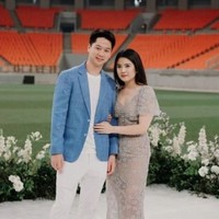 Terbaru momen tunangan Valencia Tanoesoedibjo, anak bos MNC Group yang dilamar pebulutangkis kenamaan Indonesia, Kevin Sanjaya. Acara itu digelar bertepatan dengan ulang tahun Kevin di Jakarta International Stadium pada 2 Agustus 2022. Foto: Instagram