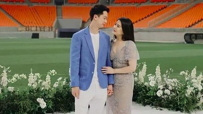 Potret Kevin Sanjaya Berlutut Lamar Valencia Tanoesoedibjo di JIS