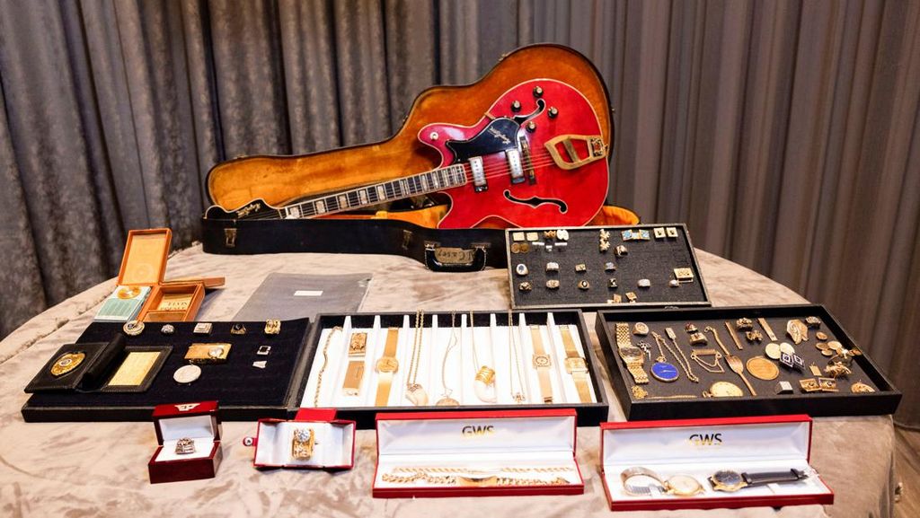 Sederet Koleksi Elvis Presley akan Dilelang, Cincin hingga Gitar