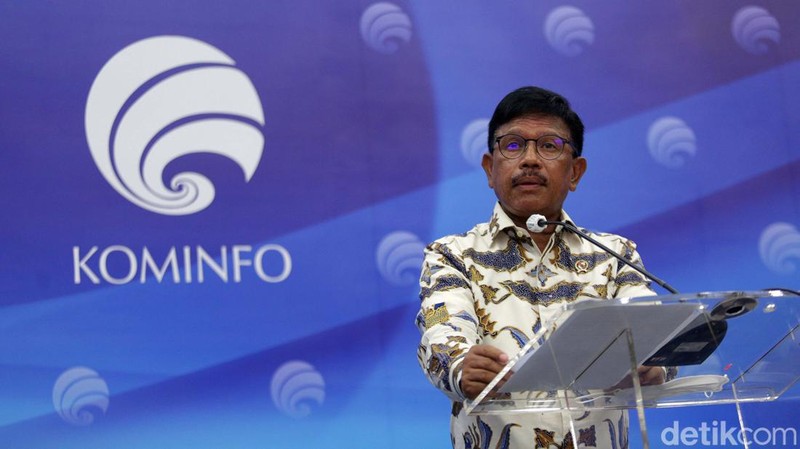 Menkominfo memberikan keterangan pes terkait pencabutan akses 15 sistem elektronik. Setelah diverifikasi ternyata platform tersebut adalah judi online.