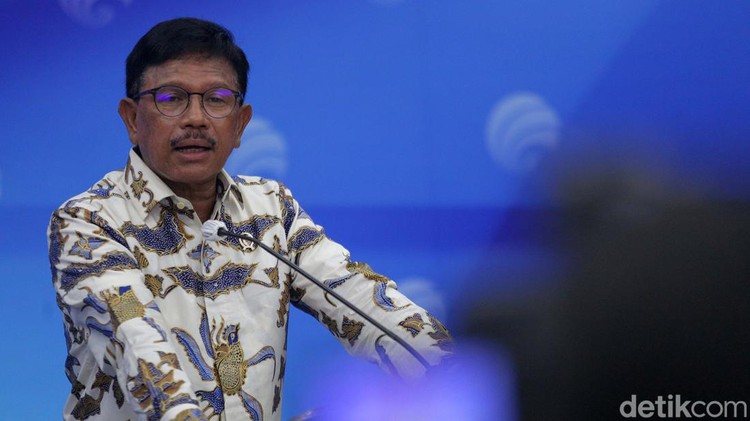 Kominfo Cabut Akses 15 Platform Judi Online Menkominfo memberikan keterangan pes terkait pencabutan akses 15 sistem elektronik. Setelah diverifikasi ternyata platform tersebut adalah judi online.