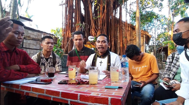 Konferensi pers perkumpulan Mahasiswa dan Pemuda Manggarai-Bali terkait penolakan kenaikan harga tiket TN Komodo menjadi Rp 3,75 juta.